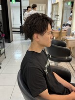 アイズ 海老名(AIZU) ツイストスパイラルパーマ かき上げセンターパート アシメ 眉毛