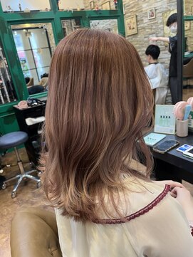 ピンクベージュ