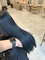 シカ 神戸三宮元町店(Cica)&nbsp;ネイビー　ブルーブラック　ブリーチ　髪質改善　三宮　透明感