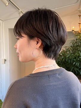 毛流れパーマのマッシュショートヘア白金目黒