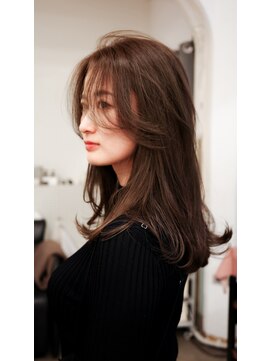 リュト(Lute) レイヤーカット/ブロンド/ミルクティー/ベージュカラー