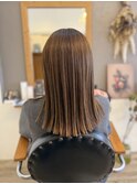 ベージュ×切りっぱなしスタイル