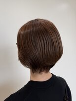 ロッカ(ROCCA) 丸みショート×艶ブラウンカラー