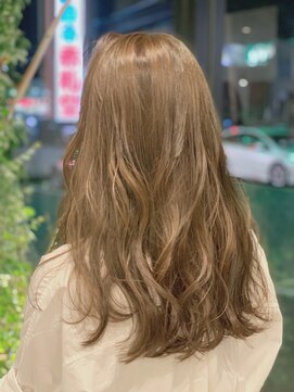 アンダートゥリールーツ(UNDER TREE ROOTS) ナチュラルロング×カーキーアッシュ×イルミナカラー