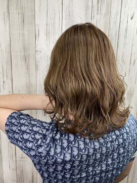 アンダーバーホワイト 南海難波店(_WHITE) 【＿white+】ミルクティーベージュ×大人ミディアムスタイル