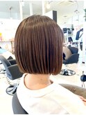 あごライン切りっぱなしボブ
