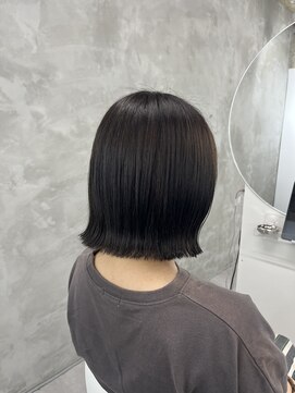 ドアホワイト(door white) 【doorwhite 新松戸】オリーブカラー × 切りっぱなしボブ