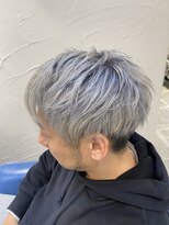 ウーロス(uros.) ブリーチして作るグレイヘア