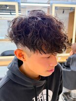 ルーシー 渋谷(LUCEY) スペインカール極道パーマホワイトメッシュスキンフェード短髪