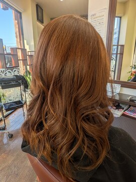 肌映えカラー◎オレンジブラウンの大人ゆるカール♪
