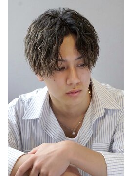 ラヴィット 横浜店(LUVIT) センターパート ツイストスパイラル メンズパーマ 横浜