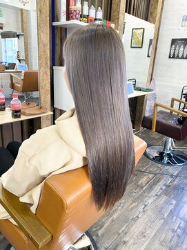 リリー シンジュク(Lilly) 【Lilly新宿】#透明感 #シルバー #グレージュ#イルミナカラー