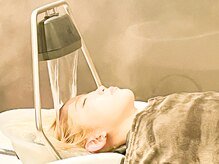 頭を優しく包み込む、お湯の温もり。お湯のせせらぎの音、新たな感覚「頭浸浴」で非日常のご褒美タイム♪