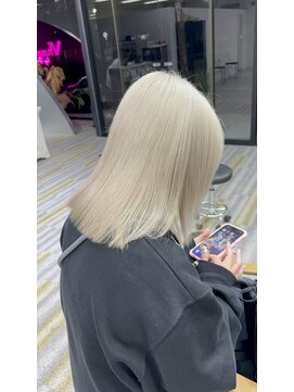 アフューズバイストゥー(Vfuse by StueW) ホワイトベージュ［倉敷］［岡山］［水島］