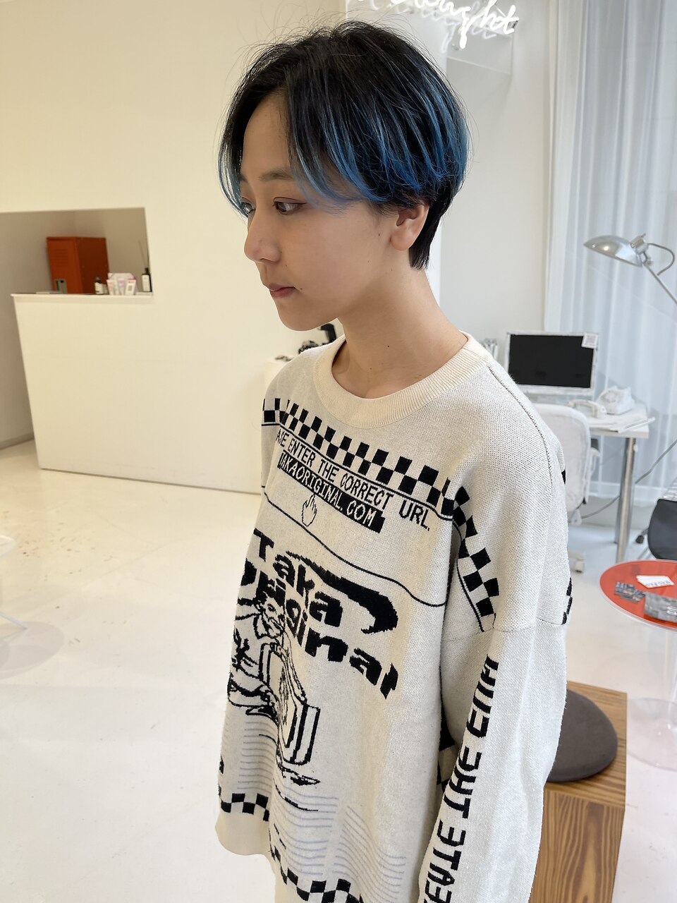 10代20代ハンサムショートブルーブラッグ裾カラー大人ショート