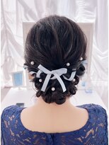 アマレット 東京駅八重洲店(amaretto)&nbsp;リボンを一緒に編み込みアップ