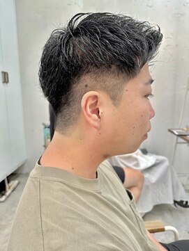 ロミー 本厚木(ROMMY.) メンズヘアカット黒髪刈り上げフェードアクティブショート本厚木