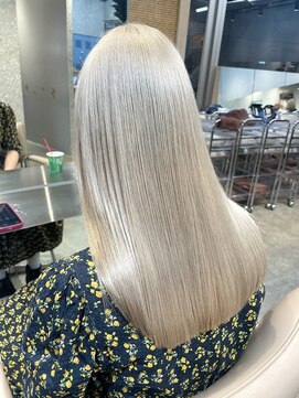 サンク 原宿 表参道(cinq) ホワイトベージュグレージュハイトーンカラーブロンドリタッチ