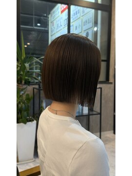 リリス(Lilith) 切りっぱなしボブ