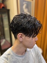 バーバー アカダマ センターパートパーマ