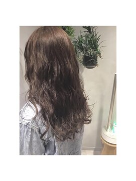 アマネ(AMANE) セミロング、ウェーブパーマ