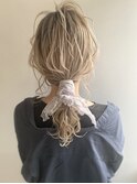 外国人風ホワイトブロンドカラー×ポニーテール紐アレンジ