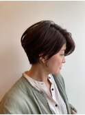 フェイスラインに軽さを出した大人ショート