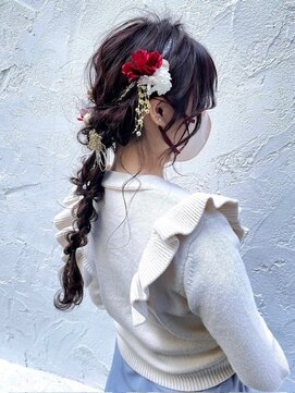 アイユー(ii+U) 成人式　アレンジ　編みおろし　ローポニーテール　ニュアンス