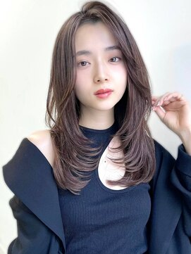 ヴェイン 渋谷(vain) 顔周りレイヤーカット　センターパート　艶感　ロング　セミディ