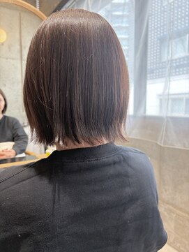 かるーい外ハネ切りっぱなしボブ