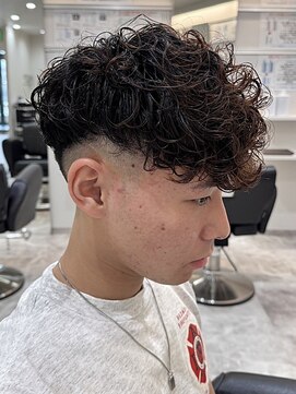 ダズルヘアーブラスト(DAZZLE hair BLAST) スペインカールメンズサロンニュアンスパーマフェザーパーマ眉毛