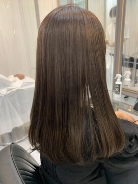 エスカーラ 表参道(THE ESCALA) クリーミーベージュの艶髪ワンカール【タビラマユミ】