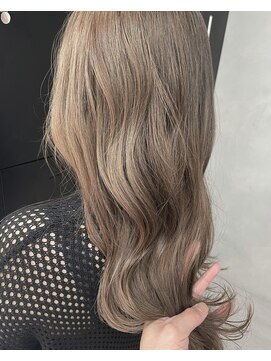 エル 北千住(elu) 赤みのでないミルクティーベージュ【高橋担当】