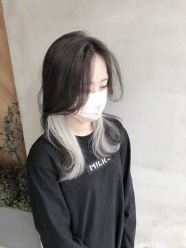 ループ(LOOP) くびれレイヤーカット、Whiteインナーカラー