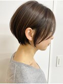 大人ショートカットウェットヘアオリーブベージュデザインカラー