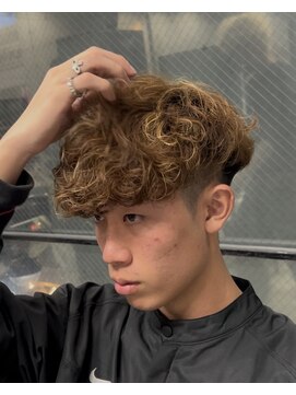 イーラ(era) スペインカール　ツイストスパイラル眉カットメンズパーマ