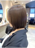 顔まわりレイヤー　切りっぱなしボブアッシュベージュ