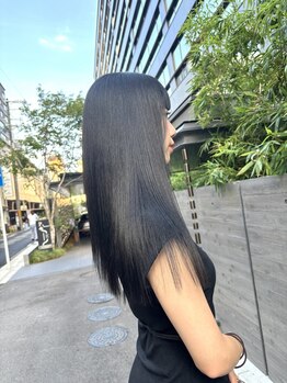 キニ(KINI)の写真/【艶髪を生み出す最新髪質改善】くせ毛・うねりのお悩みをダメージ最小限に髪質改善。快適で美しい艶髪へ