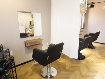 エヌ(enu)の写真/経験豊富な女性スタイリストがマンツーマン施術♪辻堂駅徒歩6分、リラックスできる空間◎