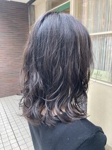 《肌なじみ抜群》自然なブラックカラー