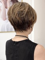 ファチュール(fAture.)&nbsp;50代60代似合わせカット 白髪ぼかしショートヘア 大人ショート