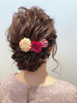 ヴァンカウンシル 伊那(VAN COUNCIL) 大人可愛い、抜け感まとめ髪