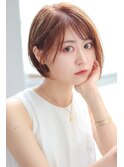 大人かわいい耳かけショートボブ　ベージュカラーイルミナカラー