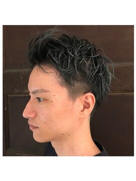 ロベルシ(ROVERSI) ショートレイヤー くせ毛風パーマ  ツーブロック　ビジネス