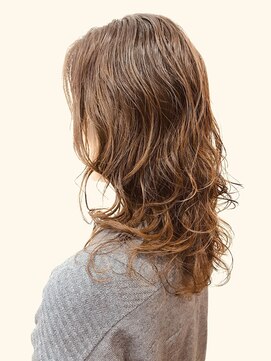 サンジュウナナドシー 大宮東口店(37.0℃) ロングパーマスタイル