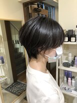 ワンバイワンクラッカ(one by one CLACCA)&nbsp;長め前髪でつなぐラウンドショート