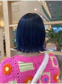深く綺麗なブルーヘア