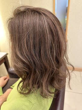 松本平太郎美容室 銀座本店 華やかハイライト×50代