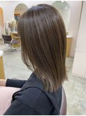 オリーブベージュ×顔まわりカット