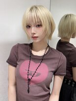サロウィンフレンテ 新宿三丁目(SALOWIN Frente)&nbsp;石塚／ぱっつん顔まわりウルフブロンドタッセルレイヤーボブ新宿